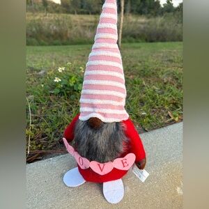 4 cute Valentine’s Day Gnome Decor